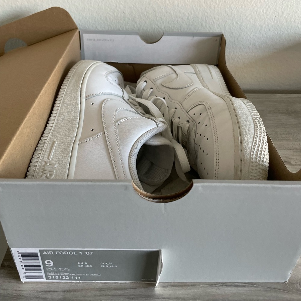 Nike Air Force 1 - Men Size 9 - Used